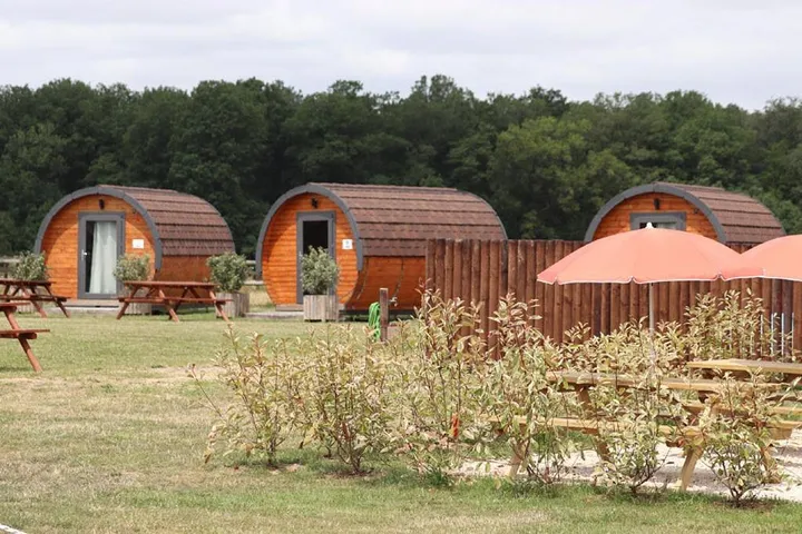 Camping para 34 personas, con jardín y piscina además de jacuzzi y terraza - 1