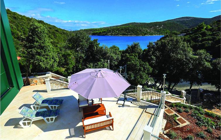 Urlaub am Meer: Modernes Apartment mit Terrasse und Bootsverleih in Brac