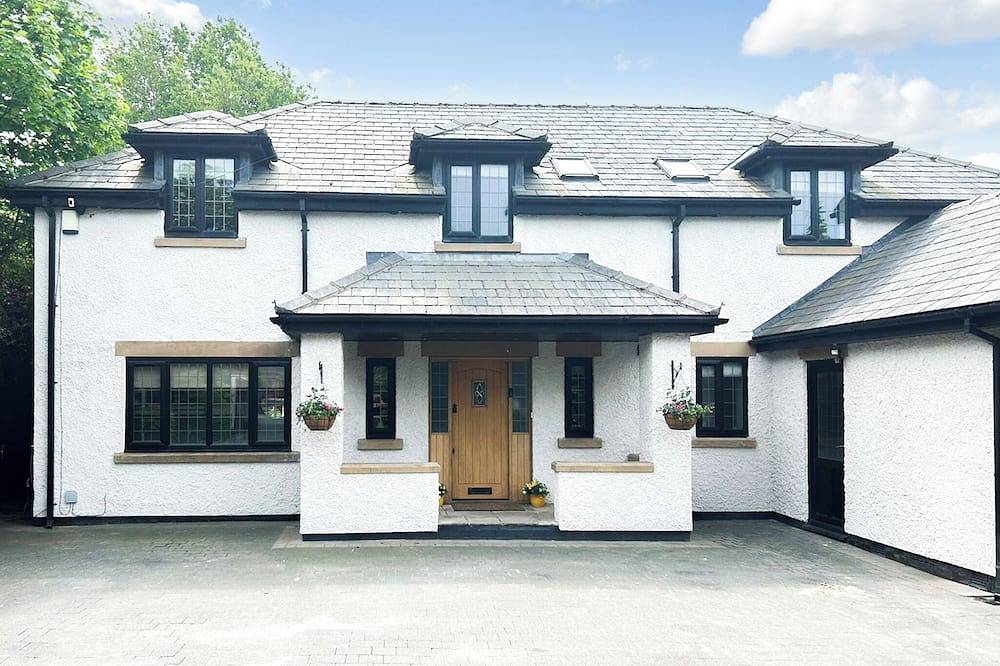6 bedroom accommodation in Singleton, near Poulton-le-Fylde in Lancashire