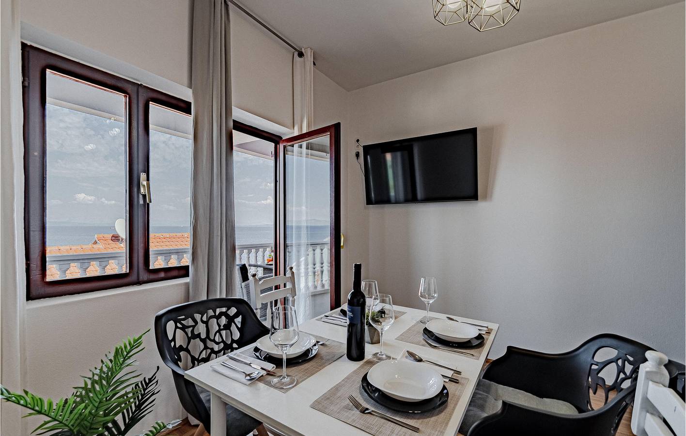 Ganze Ferienwohnung, Charmantes Apartment mit einem Schlafzimmer, Meerblick, Terrasse und Parkplatz in Blato, Korcula