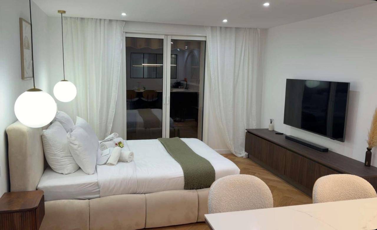 Appartement entier, One-Bedroom Apartment in Saint-Raphaël, Massif de l'Esterel