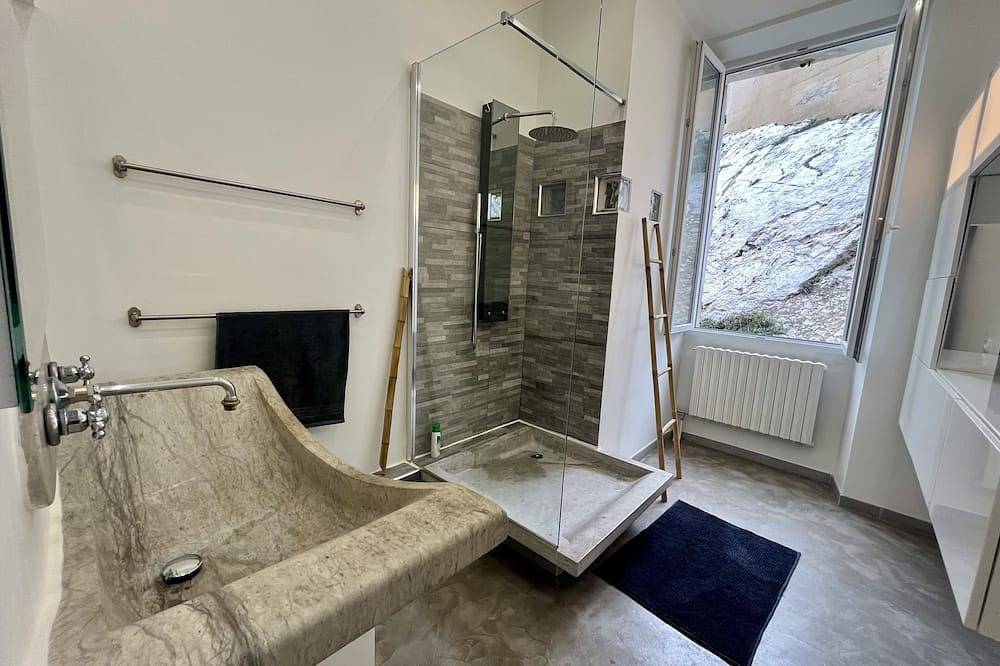 Appartement entier, Magnifique appartement avec balcon sur la célèbre Corniche Kennedy face à la mer in Marseille, Région de Marseille