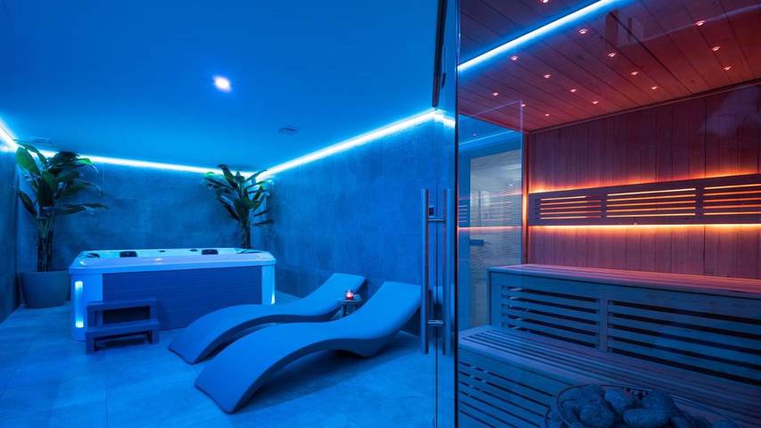 Ferienwohnung für 2 Personen, mit Whirlpool und Pool sowie Sauna