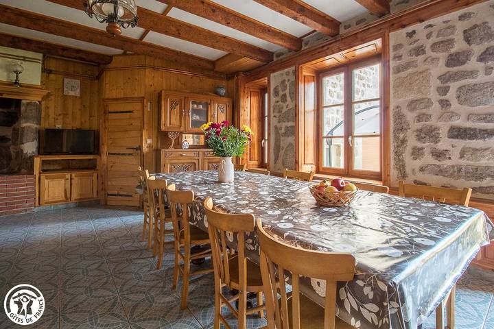Gîte pour 8 personnes, avec jardin, animaux acceptés à Saint-Romain (Puy-de-Dôme) - 4