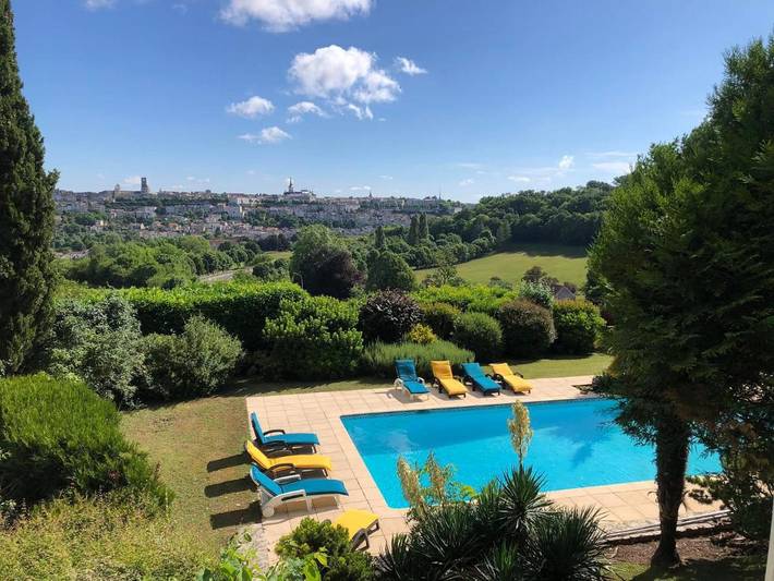 Alojamiento y desayuno para 2 personas, con piscina además de vistas y jardín, Se admiten mascotas - 1
