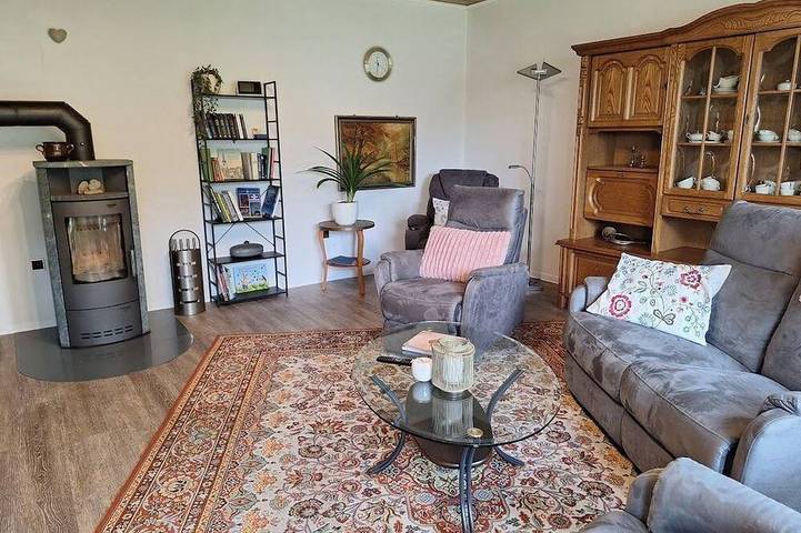 Ferienhaus für 4 Personen, mit Terrasse und Garten in Zwischenahner Meer