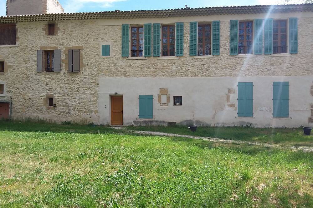Apartamento entero, Spacious renovated apartment in agricultural building in Peyrolles-en-Provence, Region de Aix-en-Provence