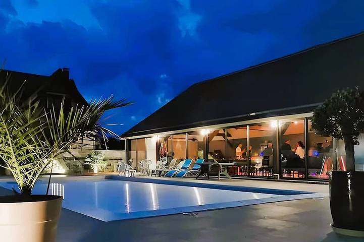 Location de vacances pour 12 personnes, avec jardin ainsi que sauna et jacuzzi dans Berville-en-Roumois