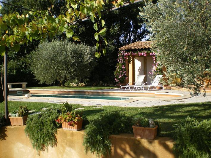 Gîte pour 2 personnes, avec jardin ainsi que terrasse et piscine dans le Vaucluse - 4