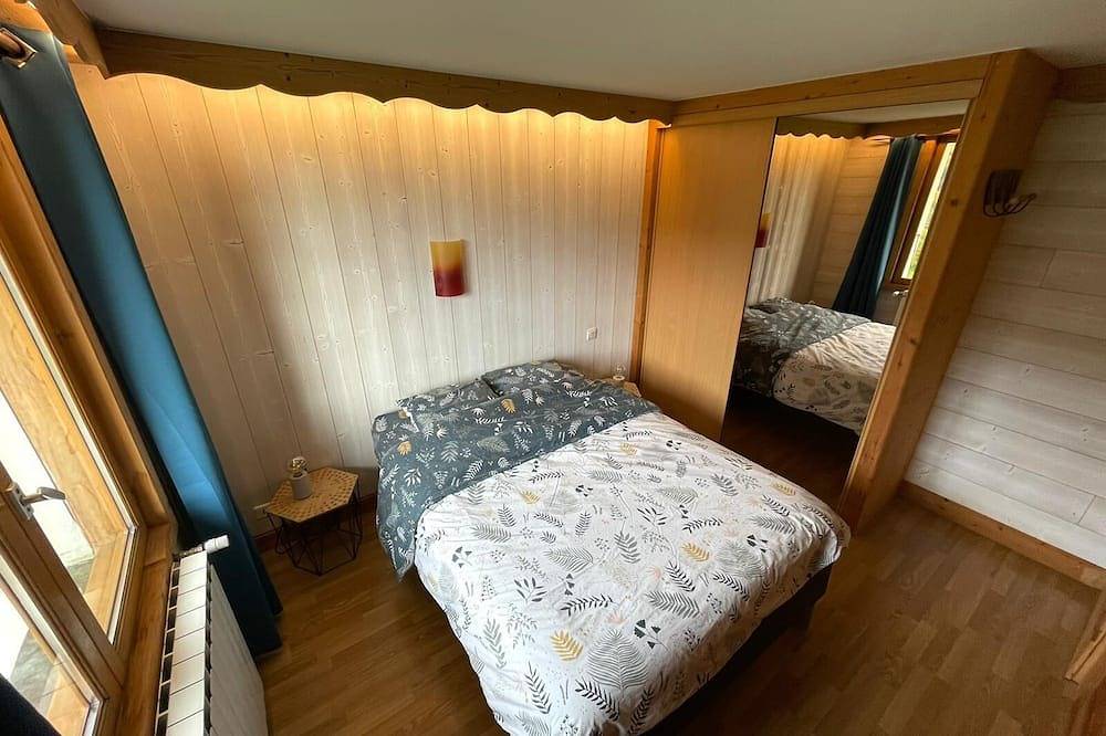 Appartement entier, Appartement rez de chaussée du chalet Cres avec piscine - jacuzzi in Serraval, Région d'Annecy