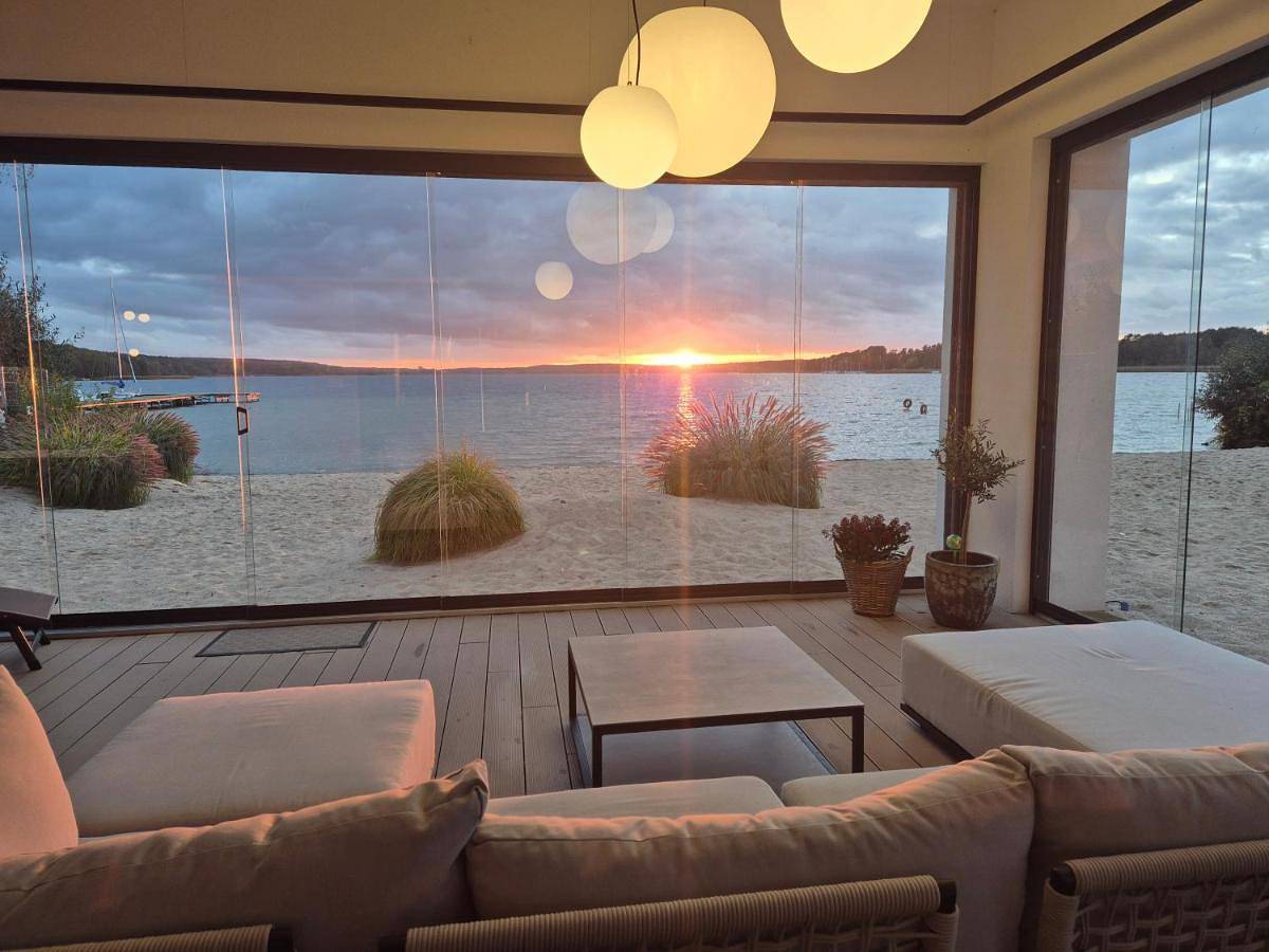 Cały apartament, Two-Bedroom Apartment with Lake View in Boszkowo, Wielkopolska