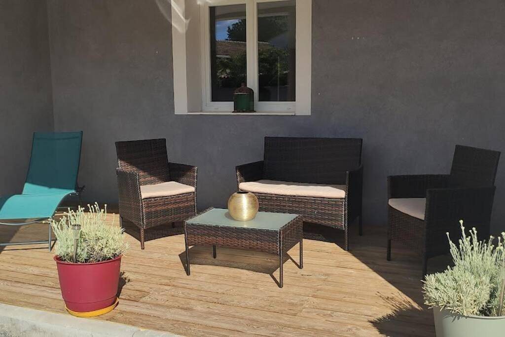Appartement entier, Appartement 3 pièces avec terrasse au soleil in Le Thoronet, Région de Draguignan