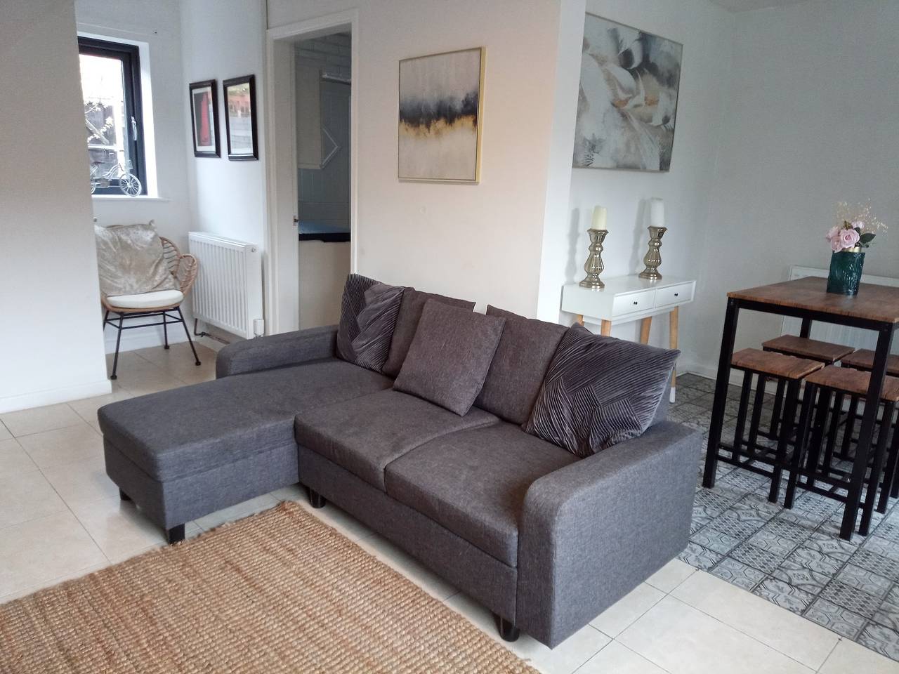 2 Bed House - Sleeps 4 - Pets - Garden - Parking in Bolton, Greater Manchester