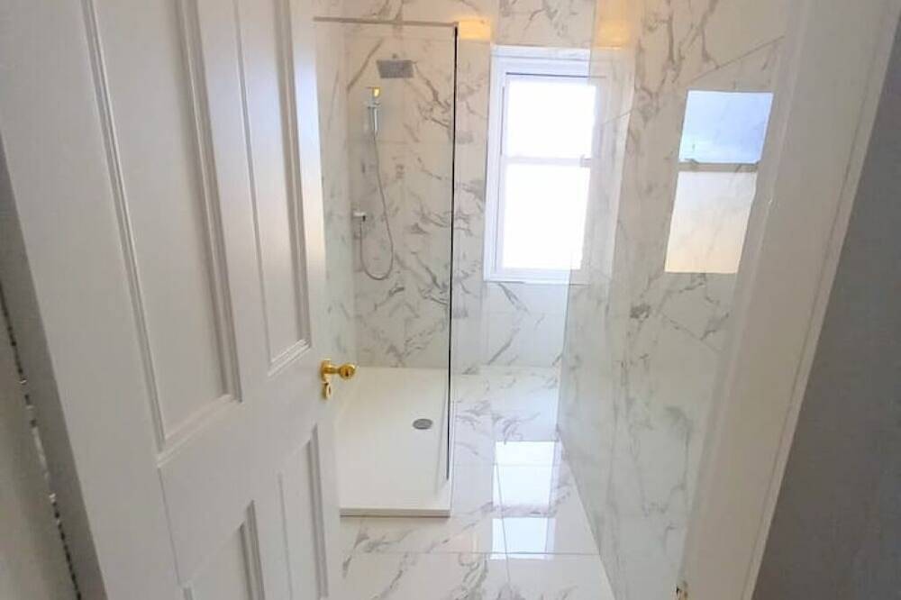 Self Catering Apartment (South Wing) at St Andrews House Prestwick sleeps 5\n\n in Firth Of Clyde