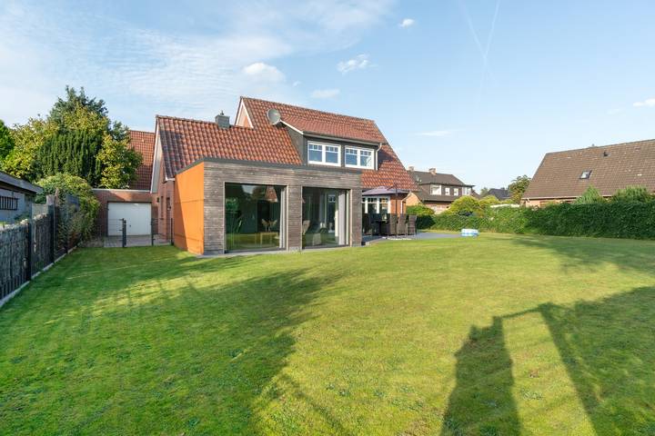 Ferienhaus 'Neeborg' mit privater Terrasse, privatem Garten und WLAN in Zetel, Südliche Nordseeküste