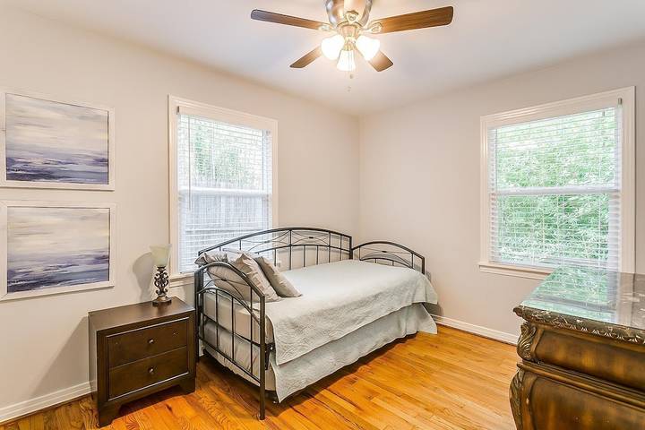 Vacation rental for 4 people, with yard and hot tub in Fort Worth