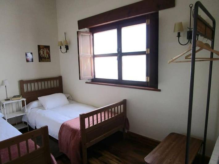 Location de vacances pour 8 personnes, avec piscine et terrasse ainsi que vue et jardin à Villaviciosa - 4