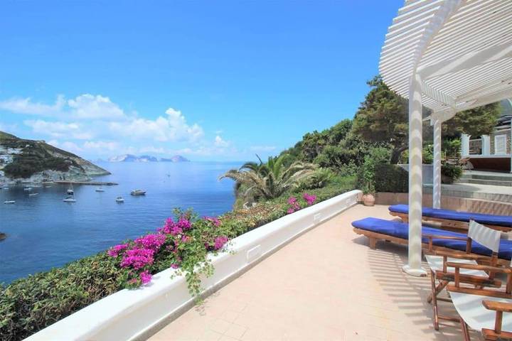 Villa per 11 persone, con Balcone e Terrazza nonché Giardino e Piscina a Ponza