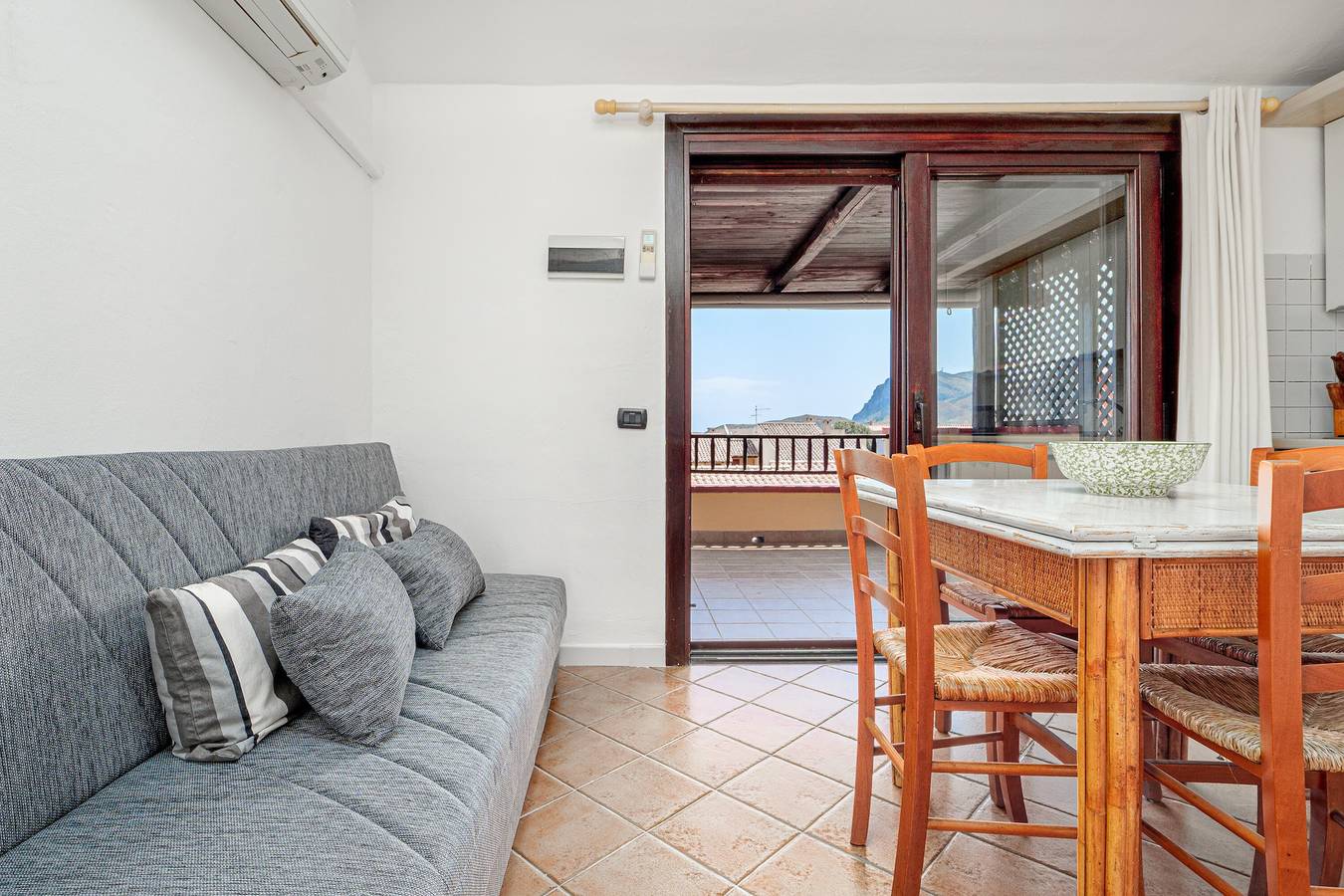 Appartamento intero, Appartamento 'Tramontina' con vista mare, Wi-Fi e aria condizionata in Quinta Spiaggia, Golfo Aranci