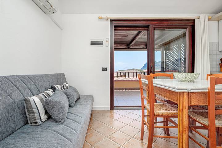 Appartamento intero, Appartamento 'Tramontina' con vista mare, Wi-Fi e aria condizionata in Quinta Spiaggia, Golfo Aranci