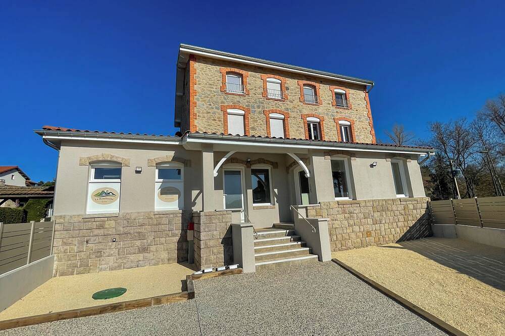 Gîte la Bamboche - 15 couchages, salle sur demande in Lapte, Haute-Loire