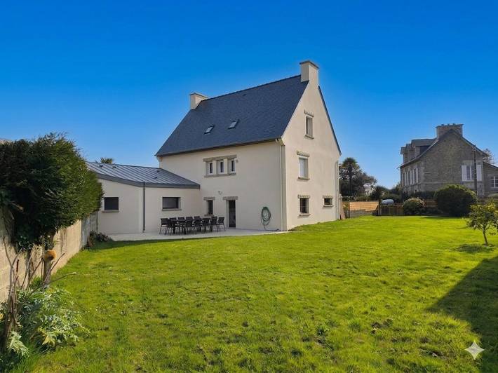 Gîte pour 12 personnes, avec terrasse et jardin, animaux acceptés à Pleurtuit - 2
