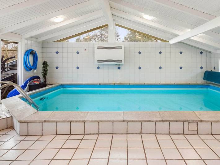 Ferienhaus für 9 Personen, mit Whirlpool und Terrasse sowie Pool und Sauna in Bratten - 2