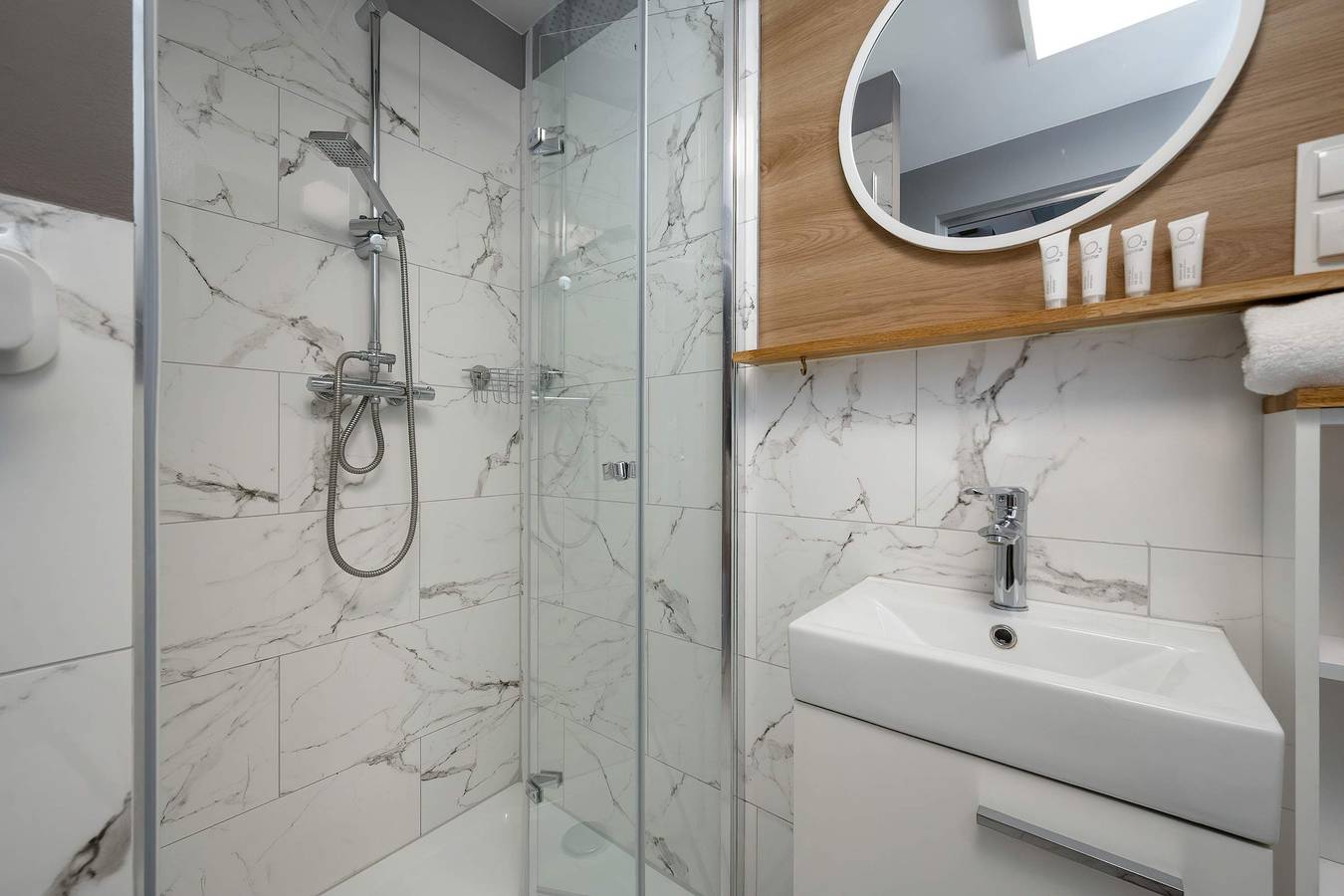 Cały apartament wypoczynkowy, Stylish Studio with a Mezzanine | Balcony | Workspace in Wrocław, Dolny Śląsk