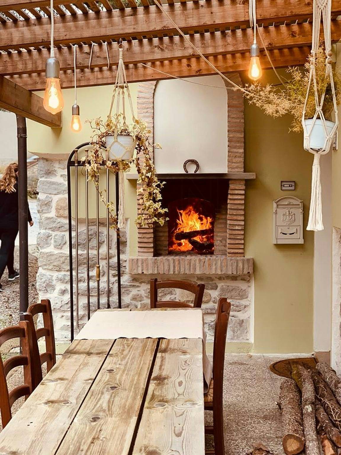 Steinhaus aus dem 18. Jahrhundert am Flussufer in der Romagna in Sarsina, Forlì-Cesena Provinz