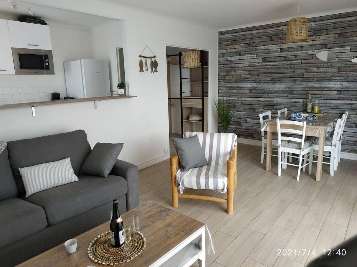 Appartement entier, One-Bedroom Apartment in Billiers, Côte des Mégalithes