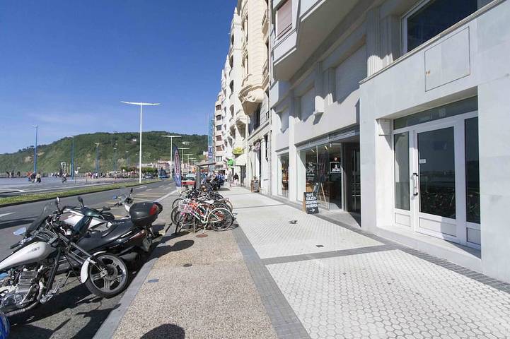 Apartamento entero, Gros Beach | The Rentals Collection in Zurriola (San Sebastian), San Sebastián