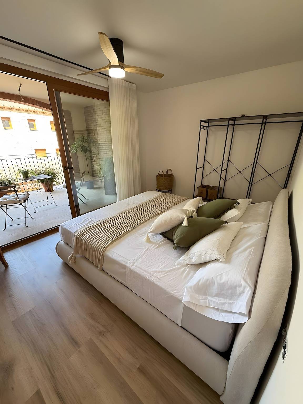 Apartamento entero, Apartamento 'Rural Ca La Roser' con Terraza Privada, Wi-Fi y Aire Acondicionado in Espluga de Francolí, Provincia de Tarragona