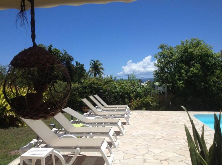 Location de vacances pour 10 personnes, avec terrasse ainsi que jardin et piscine à Saint-François - 3