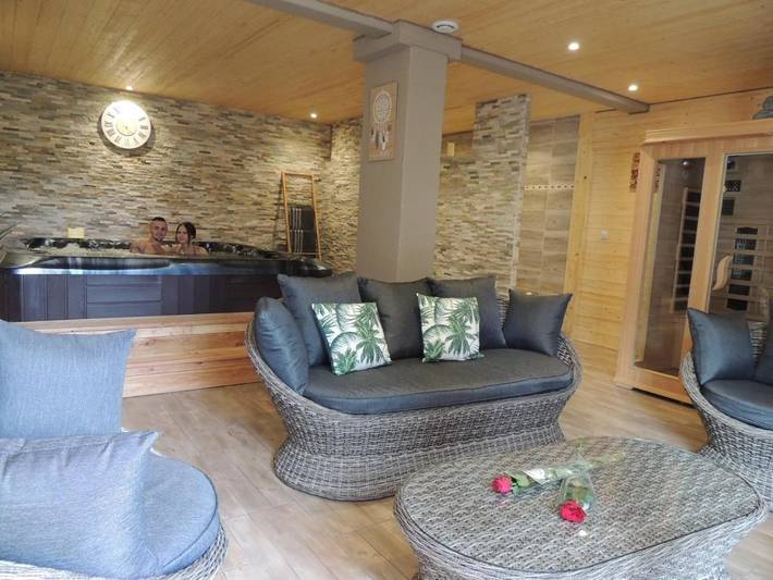 Location de vacances pour 5 personnes, avec Balcon et Jacuzzi ainsi que Terrasse et Jardin à Haselbourg