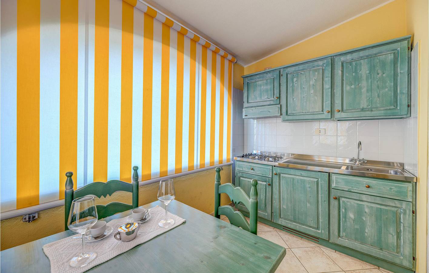 Ganze Ferienwohnung, Poolside Apartment in der Nähe von Sas Linnas Siccas Beach. in Sos Alinos, Orosei
