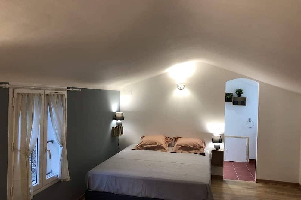 In het hart van 4600m2 eiken, rustig: zwembad, tennis, jeu de boules, privé in Flayosc, Draguignan en omgeving
