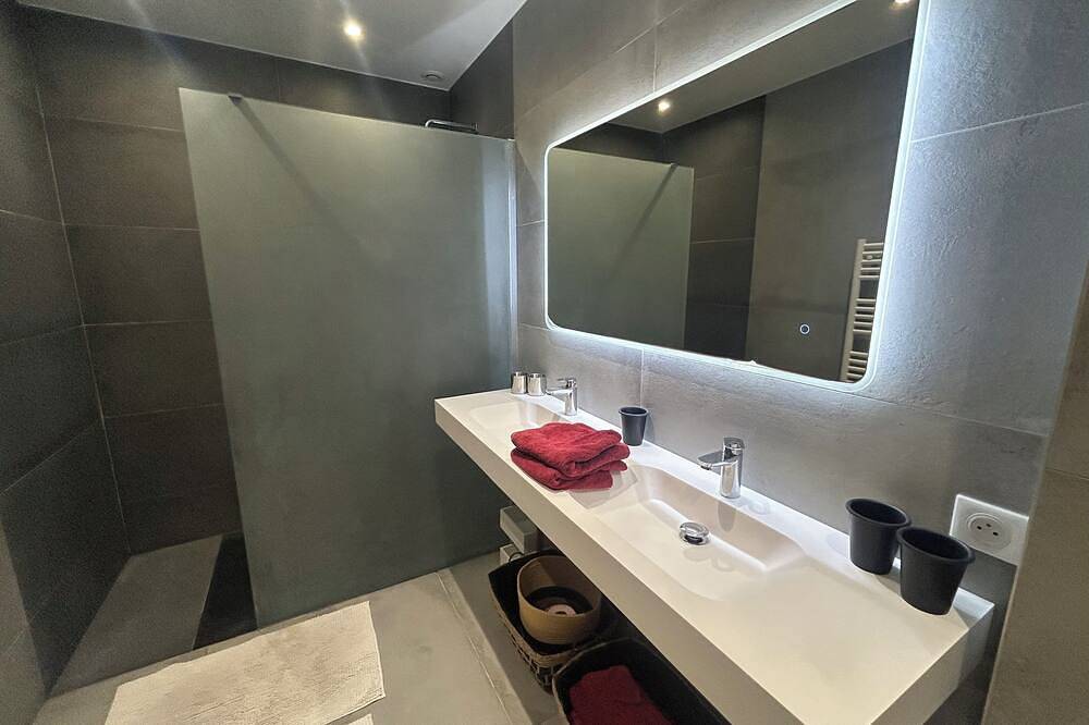 Ferienhaus komplett renoviert, Meerblick, Pool in Cabris, Mittelmeerküste (Frankreich)