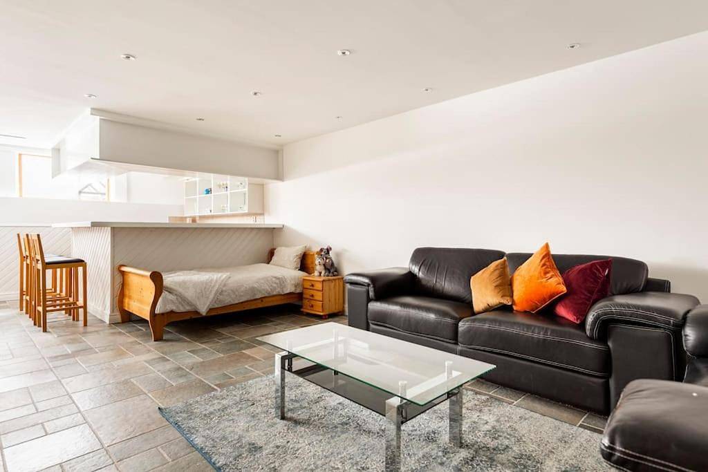Hel lägenhet, Two-Bedroom Apartment in Sundbyberg, Svenska Östersjön