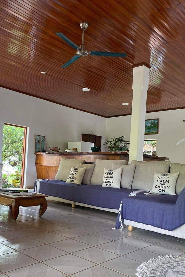 Gîte pour 2 personnes, avec jardin ainsi que piscine et vue dans Uturoa - 3