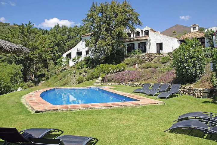 Villa pour 24 personnes, avec jardin ainsi que terrasse et jacuzzi - 1