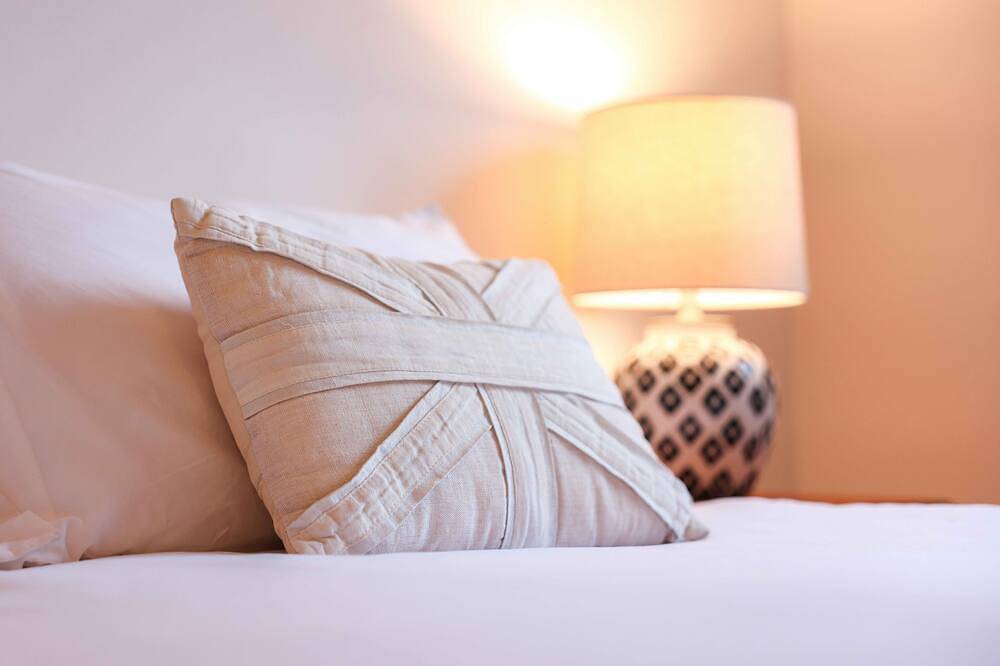 Gather, Celebrate, and Soak in the Views at Ollie’s Lodge sleeping 8. in Bedford