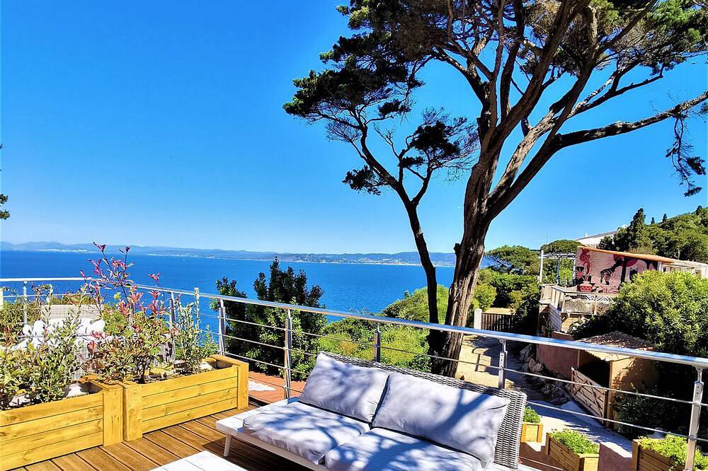 Ganze Wohnung, L'Abeste  Studio 20m2  Sea view Terrace 30m2, air conditioned in Hyeres, Parc national Port-Cros