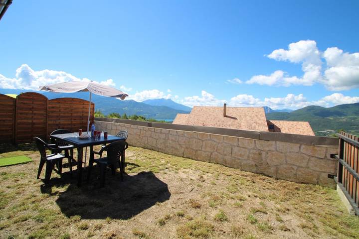 Casa de huéspedes para 3 personas, con terraza además de jardín y piscina - 1