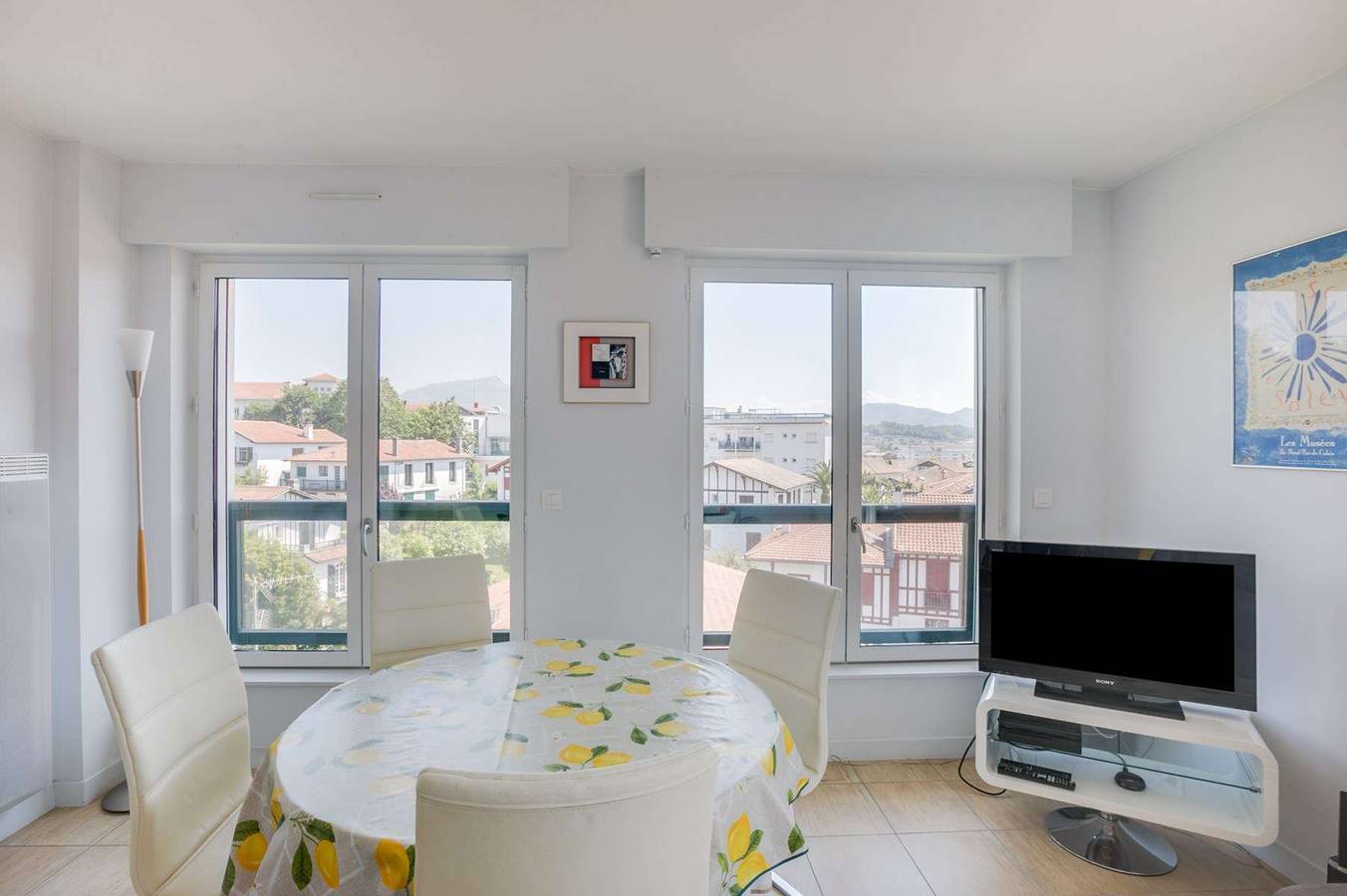 Appartement entier, Appartement moderne au centre ville avec vue Rhune in Saint-Jean-de-Luz, Région de Bayonne