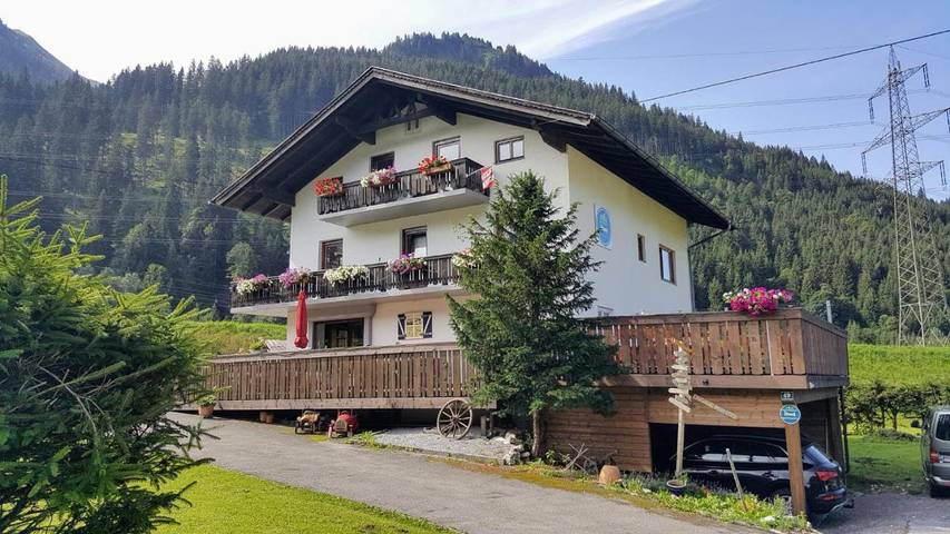 Ferienhaus für 2 Personen, mit Balkon und Ausblick sowie Garten in Bichlbach