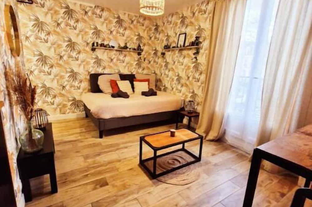 Entire apartment, Studio \"clem\", Centre-ville, au Pied du Métro in Clichy, Hauts-de-Seine