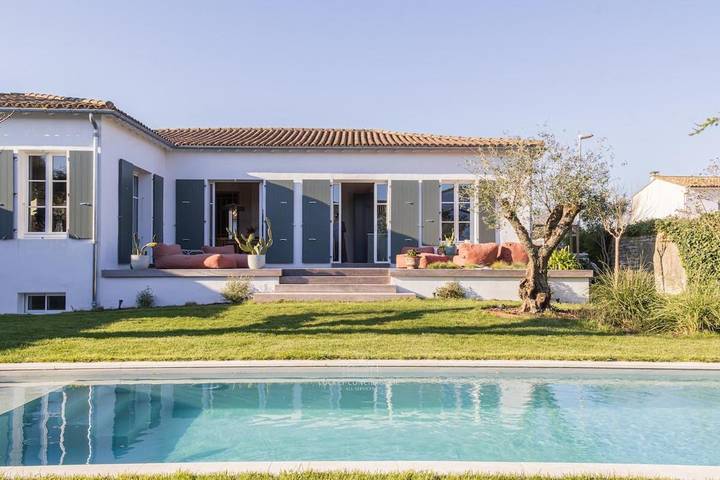 Maison d’hôte pour 16 personnes, avec Terrasse ainsi que Jardin et Piscine