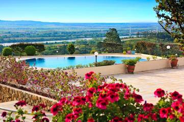 Hôtel pour 2 personnes, avec piscine ainsi que jardin et vue, animaux acceptés à Santarém