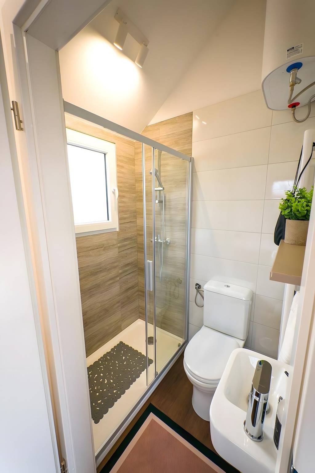 Ganze Wohnung, Modernes, helles Tiny Haus naturnah in den Weinreben in Efringen-Kirchen, Hochschwarzwald