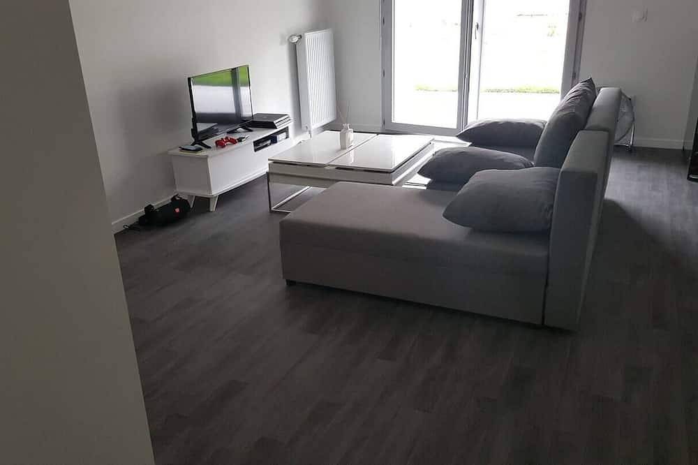 Apartamento entero, Room in a shared apartment in Tremblay-en-France, Sena-Saint Denis
